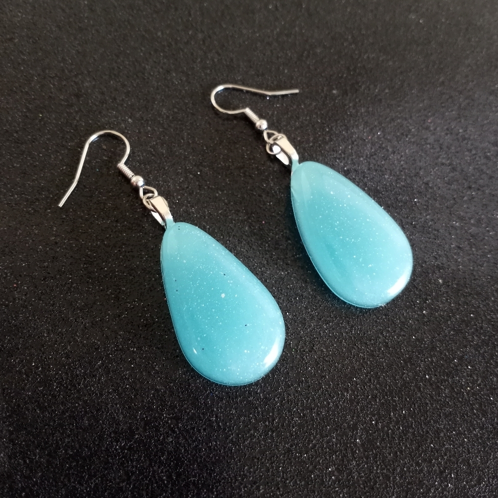 Blue shimmery glow in the dark teardrop earrings and necklace jewelry set - Picture 4 of 8